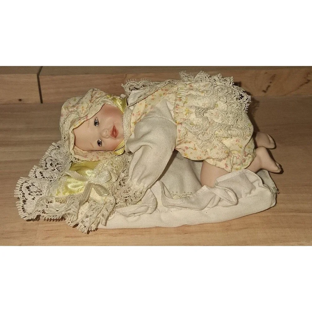 THE ASHTON-DRAKE GALLERIES #92037 LISA VINTAGE PORCELAIN DOLL COLLECTIBLE